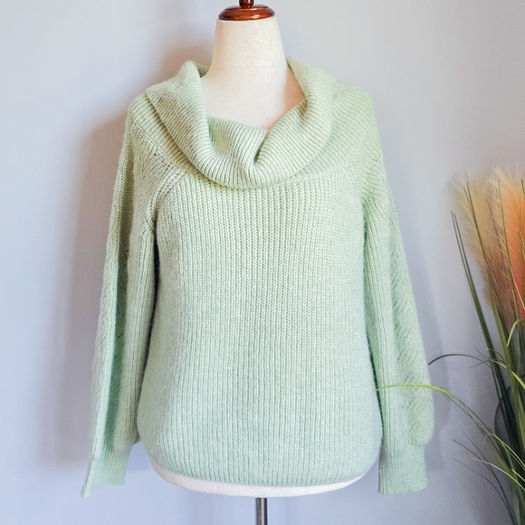 525 America New Marisa Green Relaxed Off Shoulder Pullover Sweater SZ Large - Picture 2 of 15